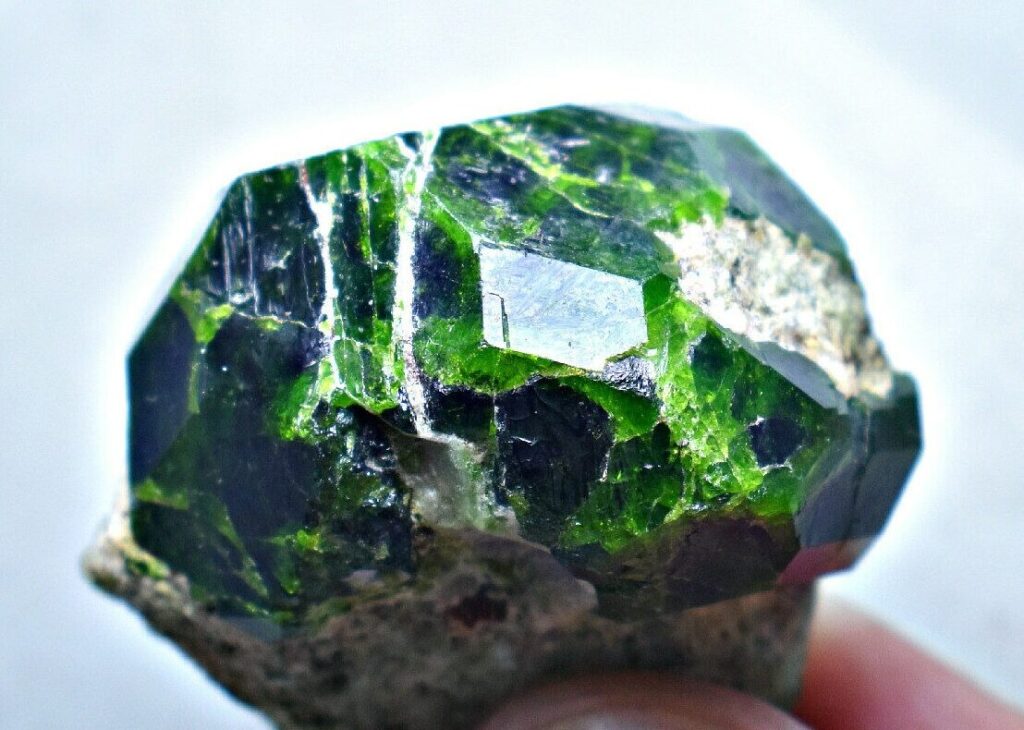 Le merkaba en cristal : un atout mystique pour votre beauté énergétique ?