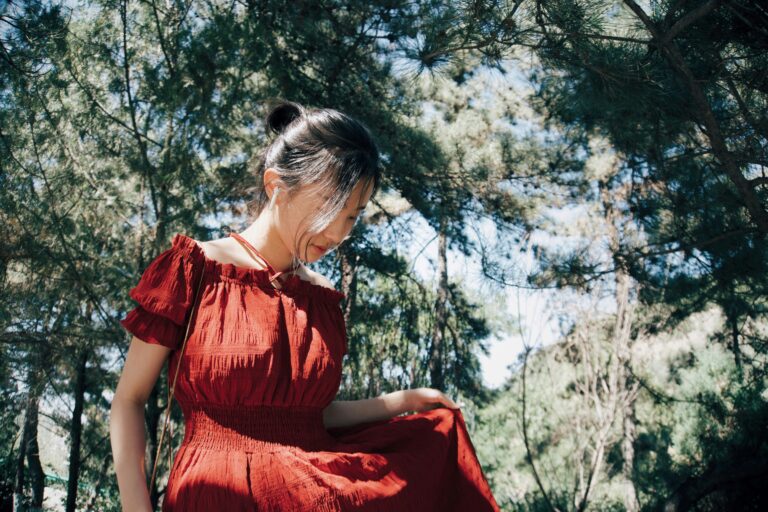 découvrez notre collection de robes tendance pour tous les styles et toutes les occasions. trouvez la robe parfaite qui vous mettra en valeur et vous fera briller toute la journée.