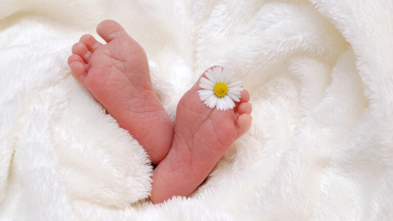pieds nouveau né