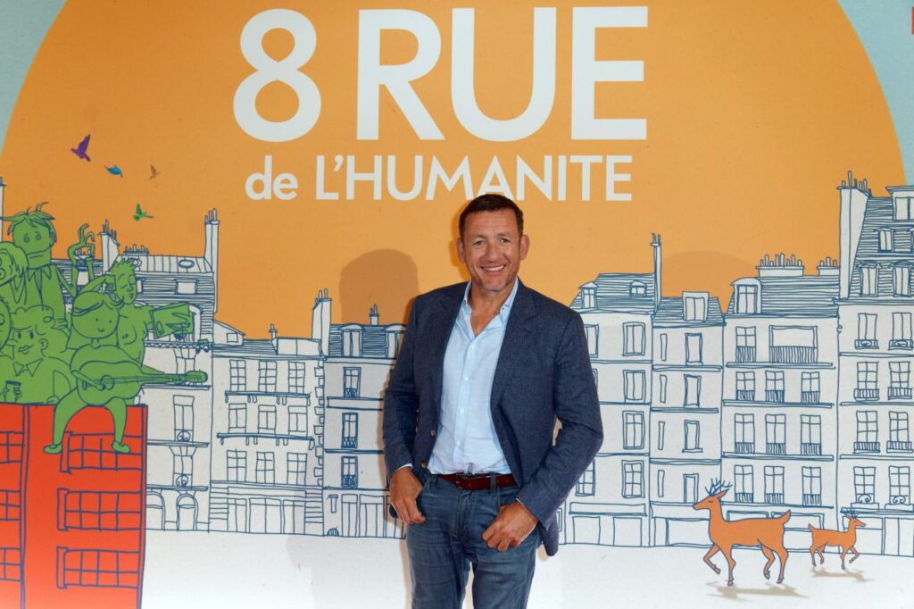 Dany Boon souriant lors d'un événement, illustrant sa réussite financière depuis Bienvenue chez les Ch'tis