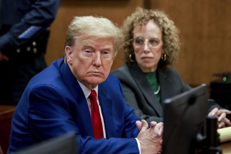 Donald Trump lors d'une interview, illustration d'interrogations sur sa fortune réelle