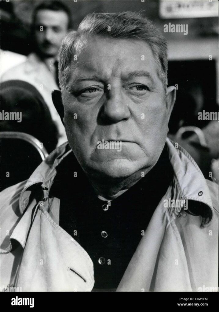 Jean Gabin sur un tournage en 1962, incarnant un personnage de riche retraité au passé criminel