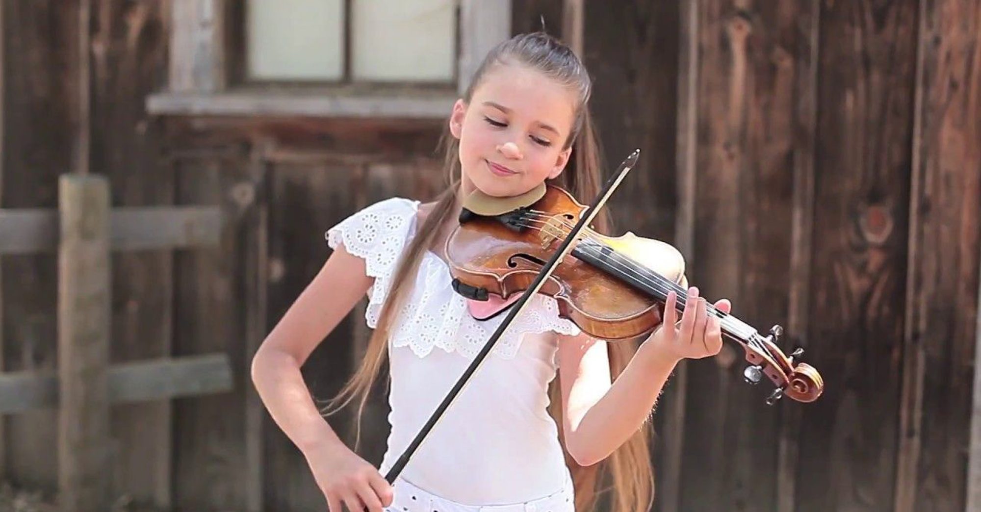 Karolina Protsenko enfant avec violon