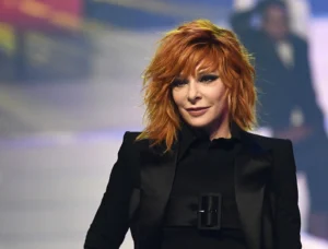 Portrait de Mylène Farmer illustrant sa fortune actuelle et sa carrière à succès