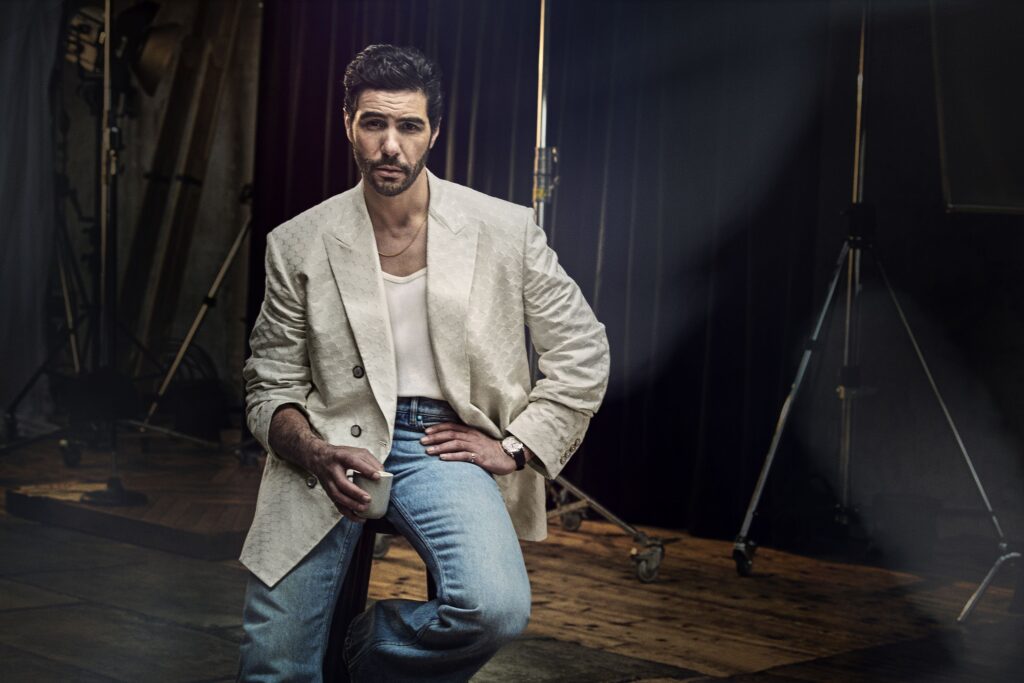 Portrait de Tahar Rahim en 2024, acteur français à la carrière internationale