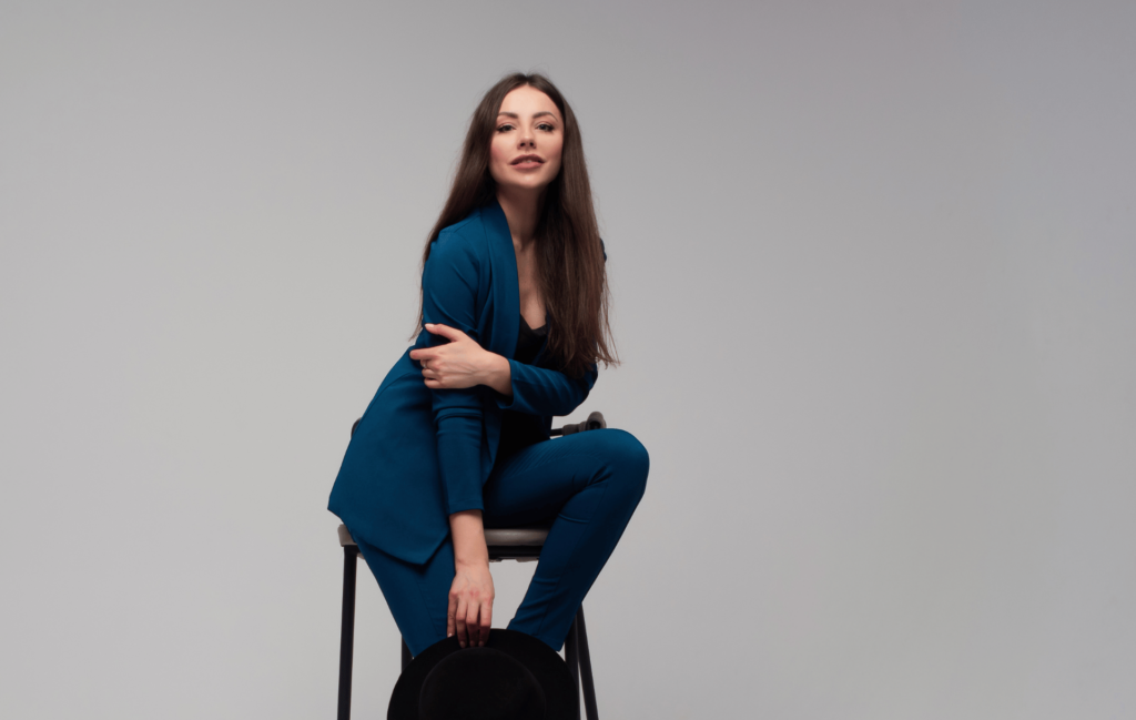Guide Complet : Comment Choisir un Ensemble Tailleur Femme selon sa Morphologie ?
